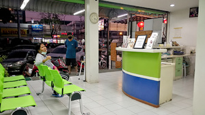 Hautärztin Rattanawali Clinic